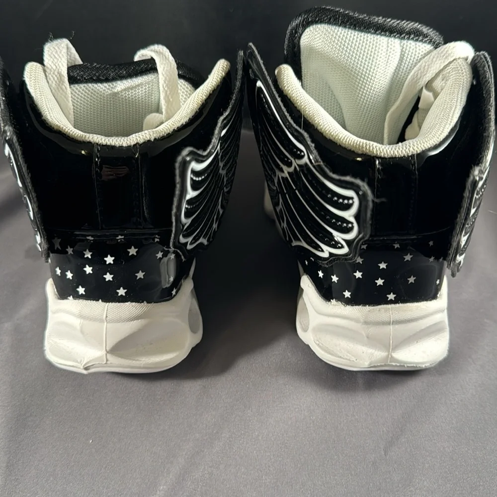 Kids light up rechargeable winged shiny black sneakers - Picture 5 of 6